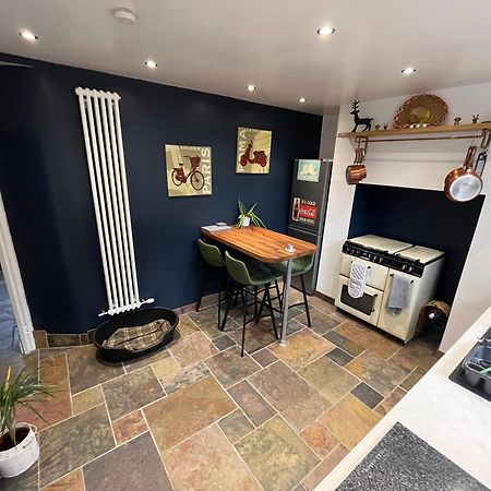 Wolf Hollow, Sleeps 4 Plus 2, Buxton Town Centre Exterior foto